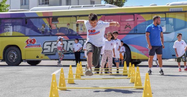 Sporbs, ocuklar sporla buluturuyor